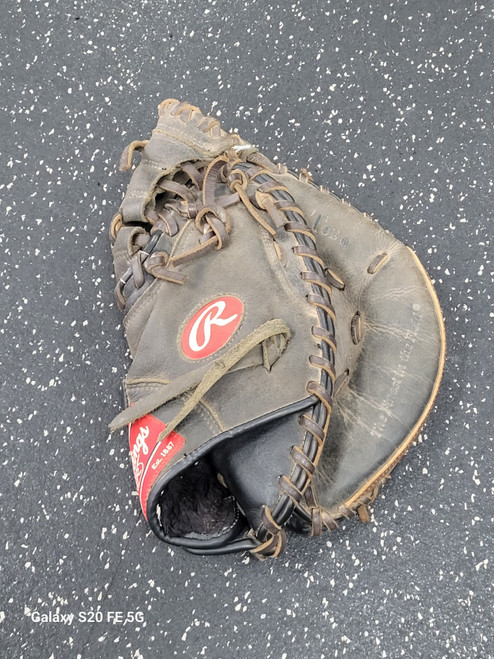 Vist Large View of Product Image Which is Used Rawlings D325BWCM PREMIUM SERIES BB/SB Catchers RH Throw Black 32 1/2"