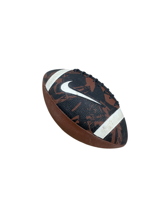 Vist Large View of Product Image Which is Used Nike Junior Football
