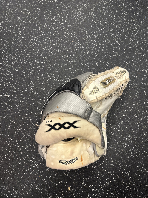 Vist Large View of Product Image Which is Used Bauer NIKE VAPOR Senior Goalie Catcher White