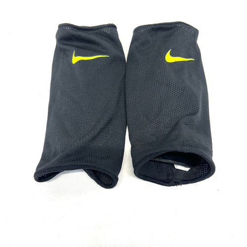 Vist Large View of Product Image Which is Used Nike MERCURIAL LITE Soccer Shin Guards Junior Black Junior