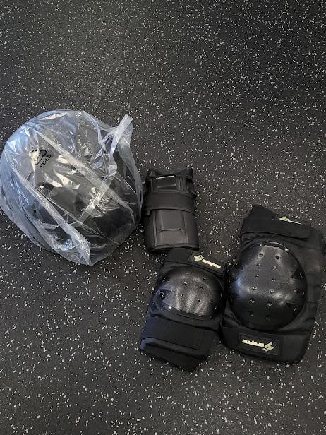 Vist Large View of Product Image Which is Used Skating Protevtive gear set