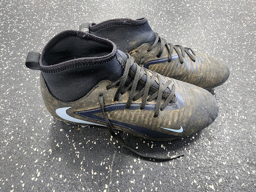 Vist Large View of Product Image Which is Used Nike Phantom Soccer Cleats Black Junior 05