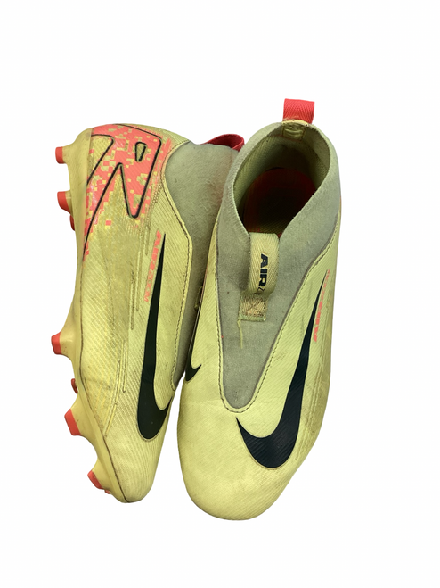 Vist Large View of Product Image Which is Used Nike Soccer Cleats Yellow Junior 03.5