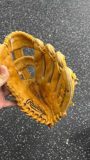 Vist Large View of Product Image Which is Used Rawlings RBG36Y BB/SB Glove RH Throw Brown 11 1/2"