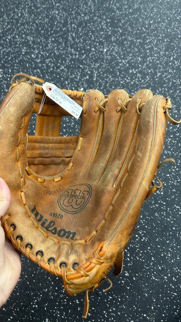 Vist Large View of Product Image Which is Used Wilson A9820 BB/SB Glove RH Throw Brown 13"