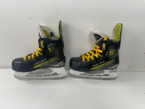 Vist Large View of Product Image Which is Used Bauer VAPOR X4 Youth Hockey Skate Youth 12.0