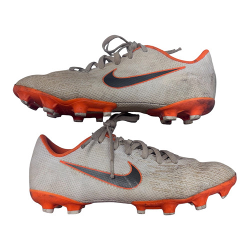 Vist Large View of Product Image Which is Used Nike Soccer Cleats White Junior 01