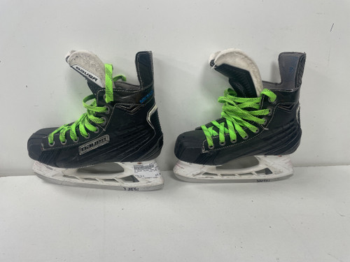 Vist Large View of Product Image Which is Used Bauer NEXUS 7000 Intermediate Hockey Skate Intermediate 4.5