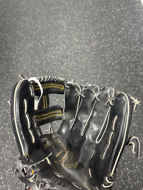 Vist Large View of Product Image Which is Used Regent 03255 BB/SB Glove RH Throw Black 10"
