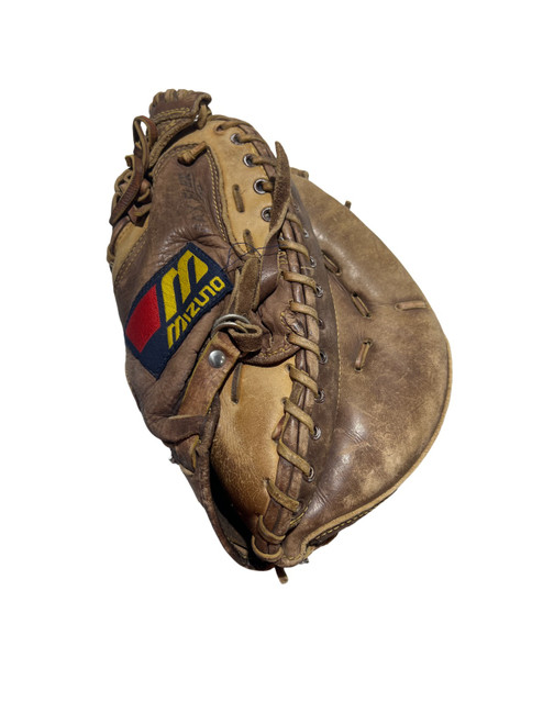 Vist Large View of Product Image Which is Used Mizuno CATCHERS BB/SB Catchers RH Throw Brown 33"
