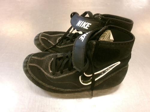 Vist Large View of Product Image Which is Used Nike Wrestling Shoes Black Junior 05
