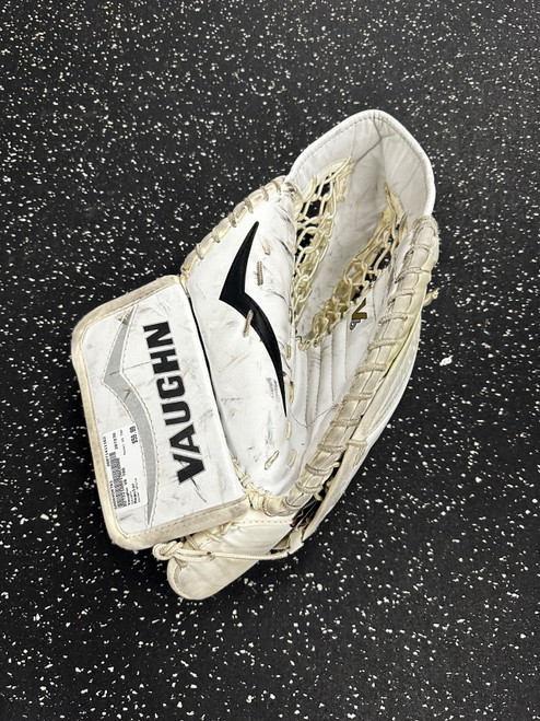 Vist Large View of Product Image Which is Used Vaughn V6 700 Youth Goalie Catcher White
