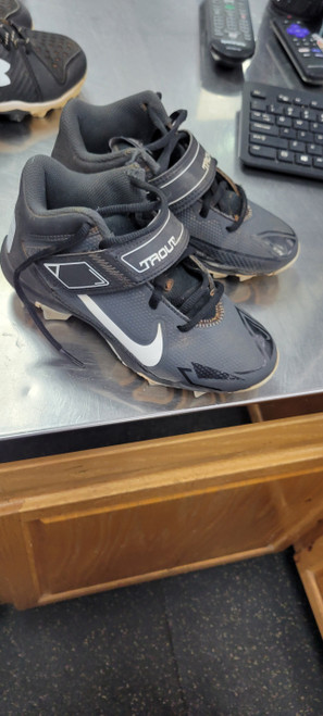 Vist Large View of Product Image Which is Used Nike TROUT 1.5 BB/SB Cleats Black Junior 01.5