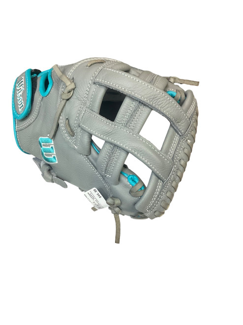 Vist Large View of Product Image Which is Used Wilson AO5RF24CM32 BB/SB Catchers RH Throw Grey 32"