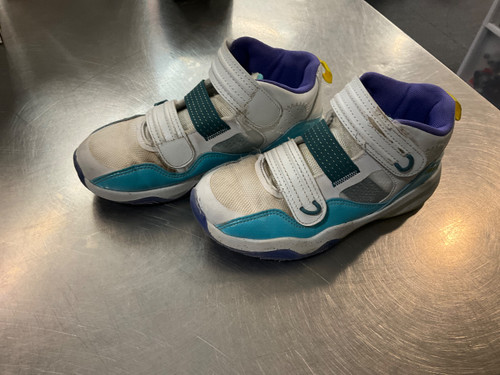 Vist Large View of Product Image Which is Used And1 Basketball Shoes Y White And Carolina Blue Junior 02