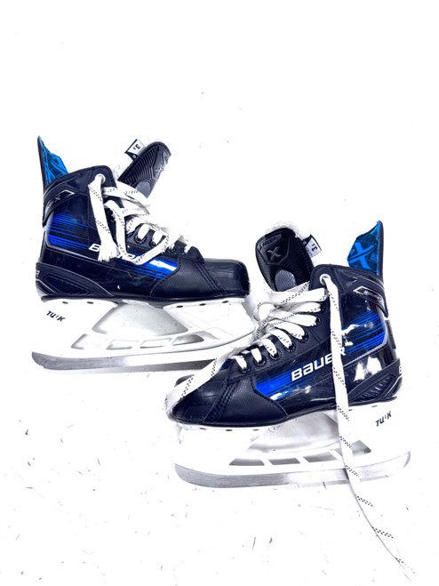 Vist Large View of Product Image Which is Used Bauer X Junior Hockey Skate Junior 03.5