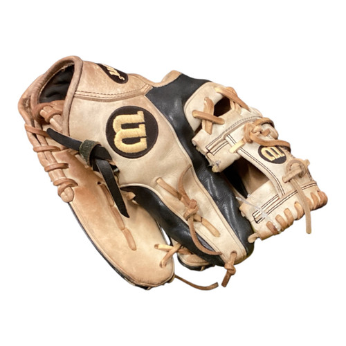 Vist Large View of Product Image Which is Used Wilson 1786 PRO-STOCK A2000 BB/SB Glove RH Throw White 11 1/2"
