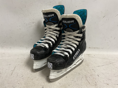 Vist Large View of Product Image Which is Used Bauer XLP Junior Hockey Skate Junior 01
