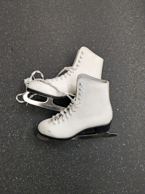Vist Large View of Product Image Which is Used CCM FIGURE SKATE WomensFigure Skate White Senior 7