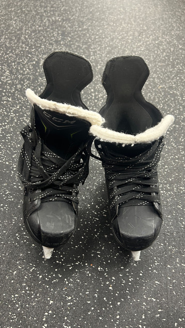 Vist Large View of Product Image Which is Used CCM 74K Junior Hockey Skate Junior 02