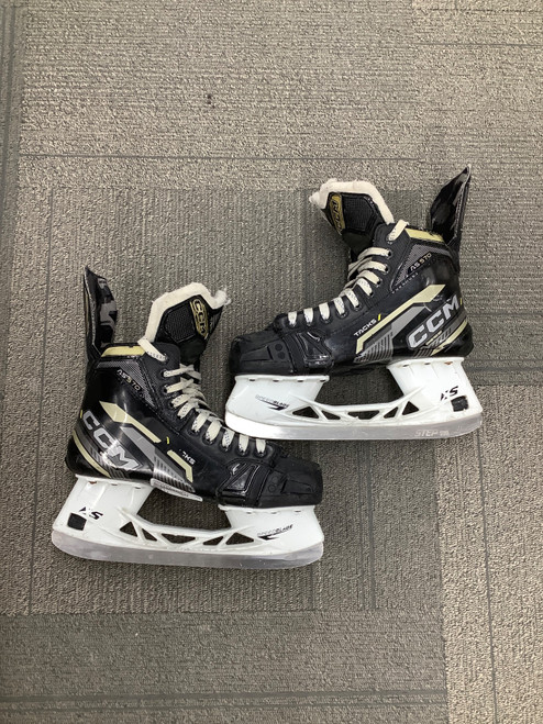 Vist Large View of Product Image Which is Used CCM AS 570 Senior Hockey Skate Senior 7