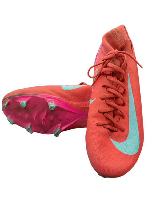 Vist Large View of Product Image Which is Used Nike Soccer Cleats Orange Junior 05.5