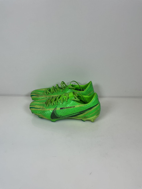 Vist Large View of Product Image Which is Used Nike ZOOM MDS SOCCER CLEATS SR SIZE 8