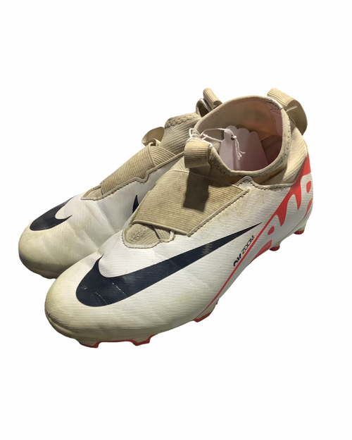 Vist Large View of Product Image Which is Used Nike Soccer Cleats White Junior 03