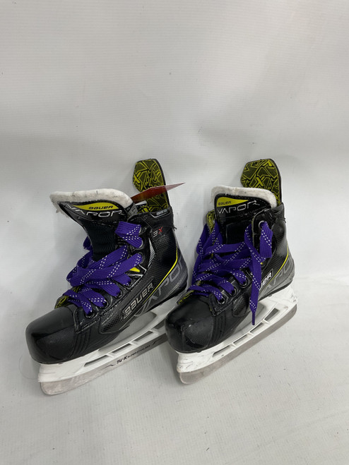Vist Large View of Product Image Which is Used Bauer VAPOR Youth Hockey Skate Youth 13.5