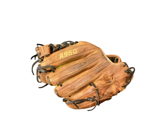Vist Large View of Product Image Which is Used Wilson A950 BB/SB Glove RH Throw Brown 11 3/4"