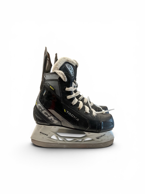 Vist Large View of Product Image Which is Used CCM TACKS 580 SZ Y 12 Youth Hockey Skate Youth 12.0