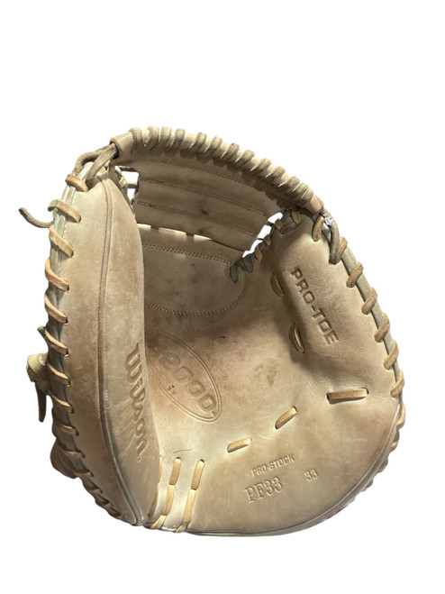 Vist Large View of Product Image Which is Used Wilson A2000 BB/SB Catchers RH Throw Grey 33"