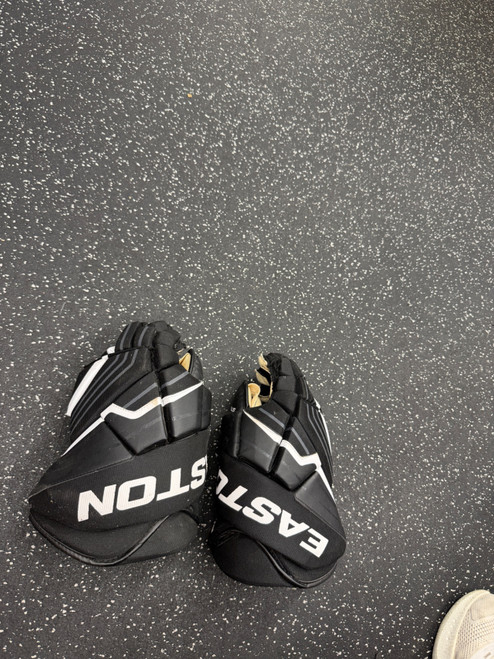 Vist Large View of Product Image Which is Used Easton 65S Senior Gloves Black 15"