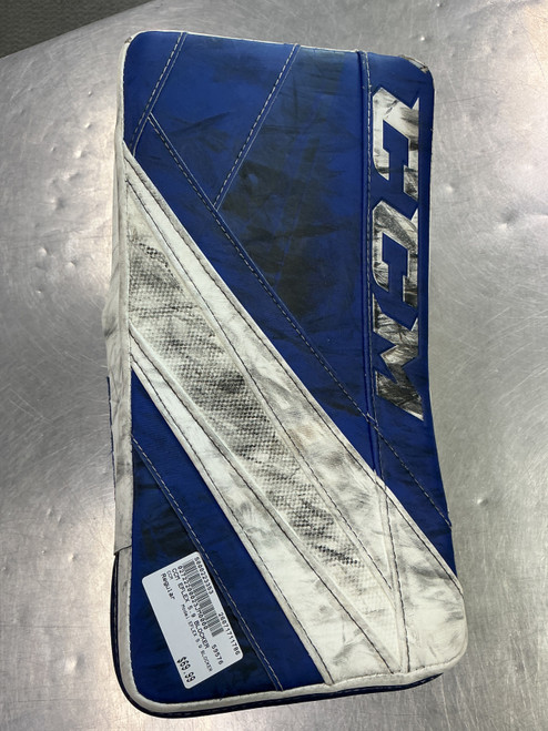 Vist Large View of Product Image Which is Used CCM EFLEX 5.9 BLOCKER Senior Goalie Blocker None