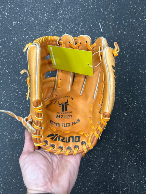 Vist Large View of Product Image Which is Used Mizuno MZ1122 BB/SB Glove RH Throw Brown 11 1/2"