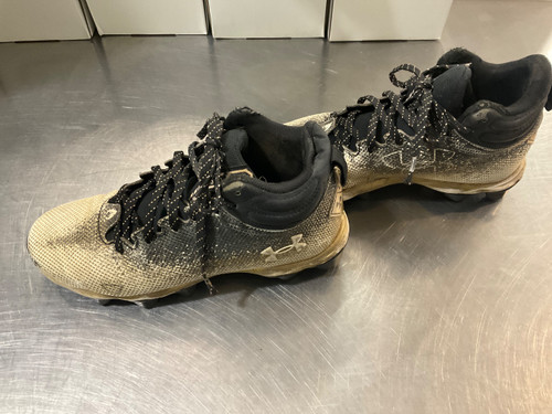 Vist Large View of Product Image Which is Used Under Armour Jr FB Cleats Black Junior 05