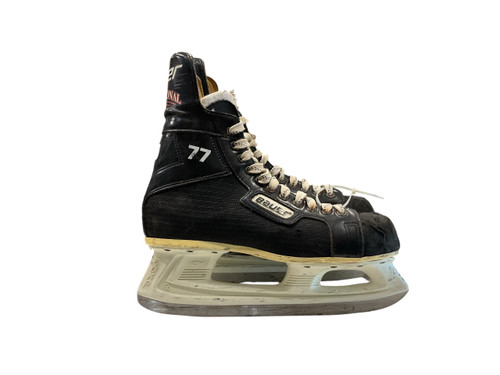 Vist Large View of Product Image Which is Used Bauer INTERNATIONAL 77 SZ 10 Senior Hockey Skate Senior 10