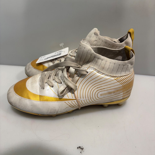 Vist Large View of Product Image Which is Used Soccer Cleats White Senior 5