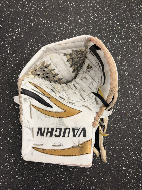 Vist Large View of Product Image Which is Used Vaughn V5 7590 Senior Goalie Catcher White