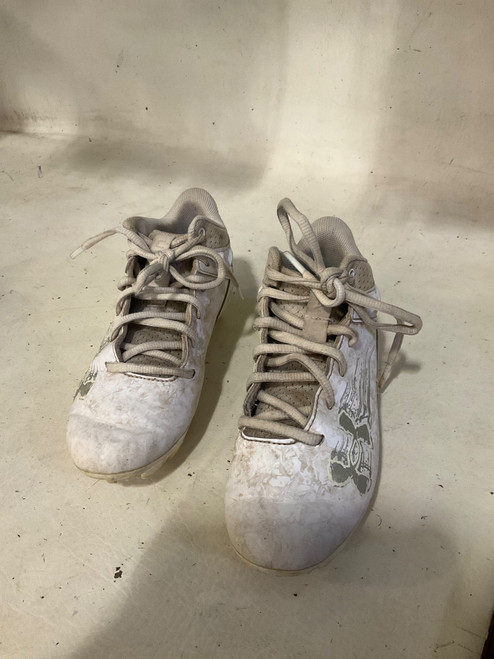 Vist Large View of Product Image Which is Used Under Armour Jr FB Cleats White Junior 01