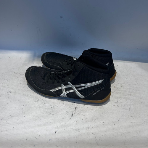 Vist Large View of Product Image Which is Used Asics Wrestling Shoes Black Youth 06.5