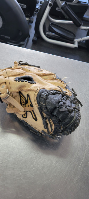 Vist Large View of Product Image Which is Used Mizuno PROSPECT BB/SB Catchers RH Throw Navy Blue 32 1/2"