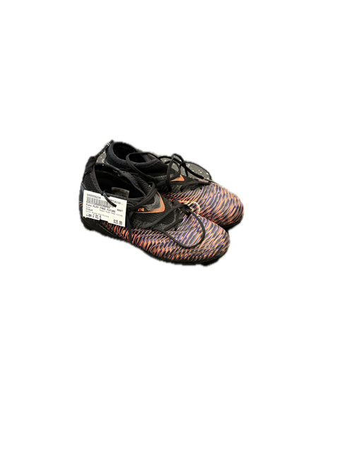 Vist Large View of Product Image Which is Used Puma PLAY FREE FUTURE Soccer Cleats Black And Purple Junior 01.5