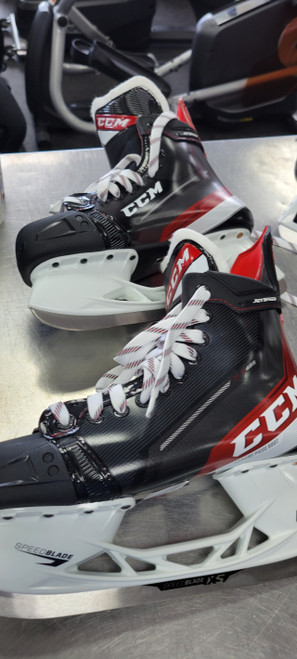 Vist Large View of Product Image Which is CCM NEW FT485 8.5 Senior Hockey Skate Senior 8.5