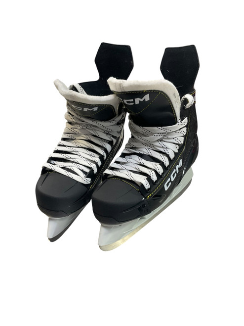 Vist Large View of Product Image Which is Used CCM AS 550 Senior Hockey Skate Senior 8