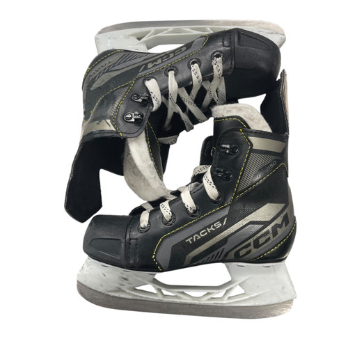 Vist Large View of Product Image Which is Used CCM TACKS AS 550 Youth Hockey Skate Youth 12.0