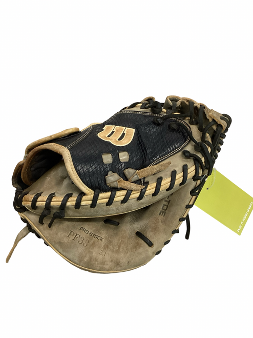 Vist Large View of Product Image Which is Used Wilson A 2000 BB/SB Catchers RH Throw Black 33"