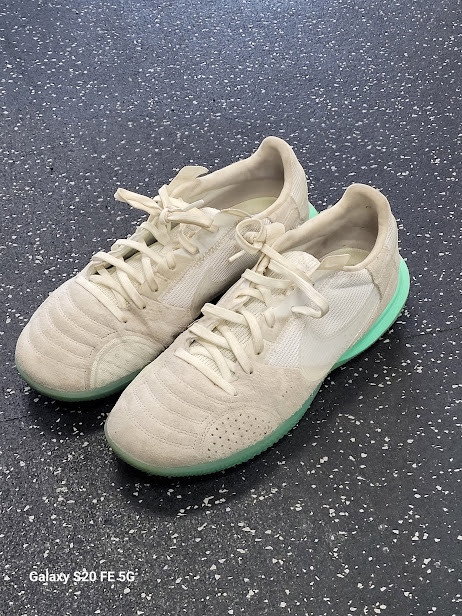Vist Large View of Product Image Which is Used Nike STREETGATO Soccer Indoor Shoes White Senior 8