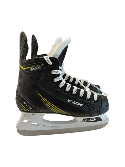 Vist Large View of Product Image Which is Used CCM 1052 SZ 4 Intermediate Hockey Skate Intermediate 4.0