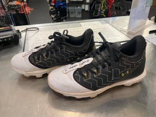 Vist Large View of Product Image Which is Used Under Armour 4.5 BB CLEATS BB/SB Cleats Black Junior 04.5